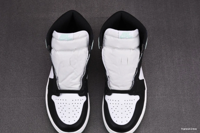 HYPE Retro Jordan High 1 Igloo 861428-100 0807